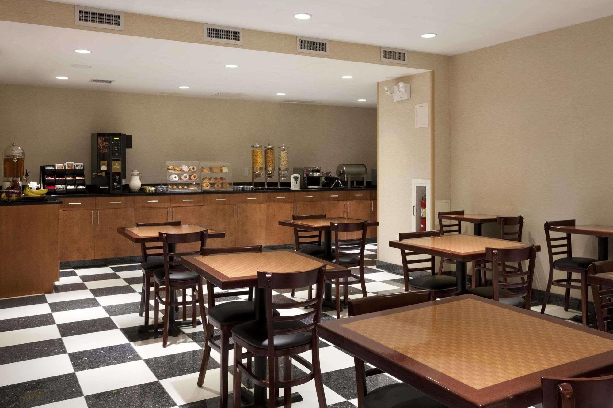 Howard Johnson By Wyndham Jamaica Ny Near Airtrain Jfk 纽约 外观 照片